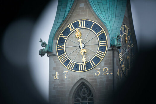 Uhr Kirche KreisZH(1).jpg