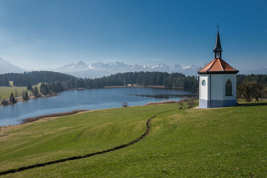 Kapelle am Hegratsrieder See.jpg