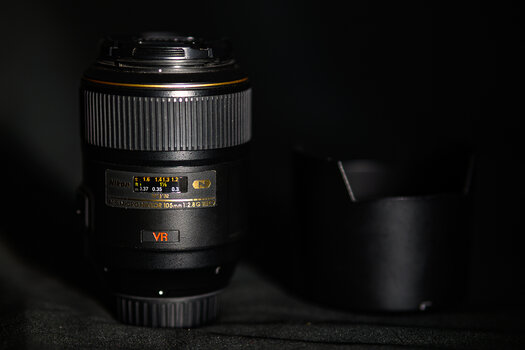 Nikon AF-S Micro-Nikkor 105mm F/2,8G IF-ED VR Makroobjektiv - RESERVIERT