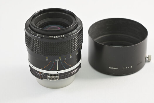 Nikkor 28-50/3.5 AiS komplett mit seltener HK-12 Geli