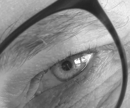 nf-oli-auge-bw.jpg