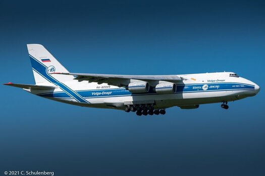 RA-82004.jpg
