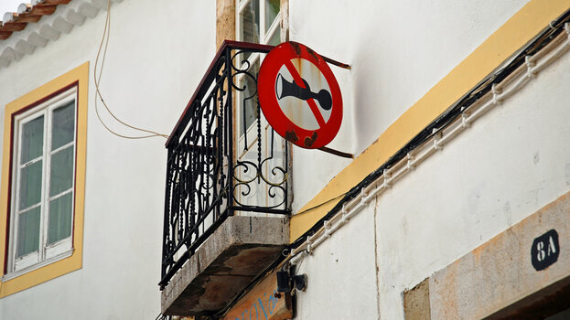 Lagos_Altstadt_Schild Hupe_DxO.jpg