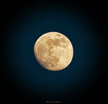 comp_Der Mond is nur a nackert Kuagel.jpg