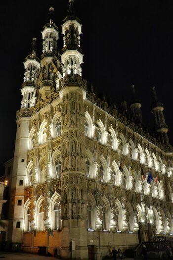 Rathaus-abends_DSF6226-web.jpg