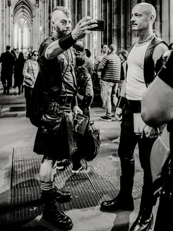 Guy_leather_Skirt.jpg