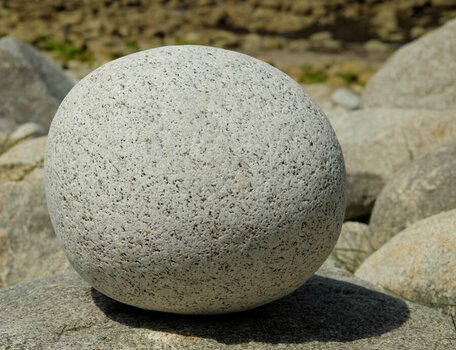 hellgrauer-Granit_DSF6343-web_01.JPG