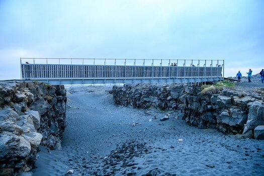 Brücke der Kontinente Island.jpg