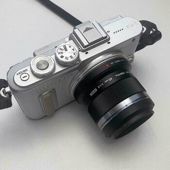 Oly_45mm.jpg