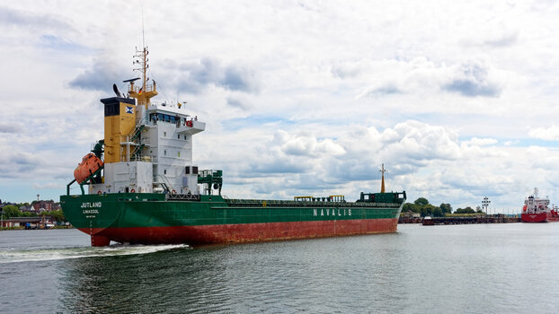 Kiel_NOK_Holtenau_Frachter-Jutland-(2)_2024_DxO.jpg