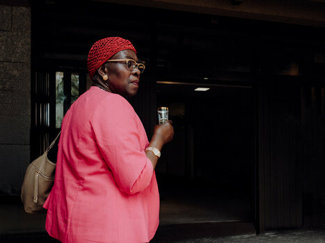 Lady_in_pink.jpg
