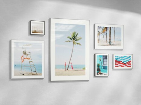 k_WhiteWall Changeable Magnetic Frames hanging@WhiteWall.jpg
