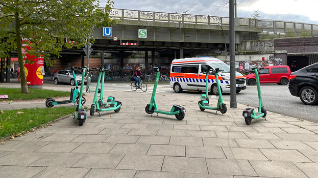 E-Scooter_Barmbek_2024_DxO.jpg