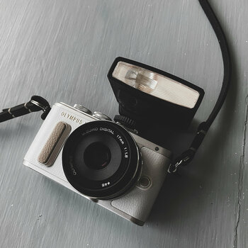 PEn-Ep-L-8-+-Godox-Junior.jpg