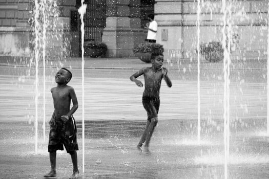_ROB8248 Street Bern fontaine.jpg