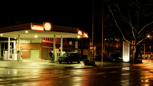 _ROB1925 Tankstelle shell mann.jpg