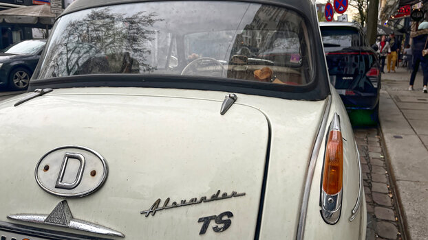 Lloyd-Alexander-TS-Cabrio-(2).jpg