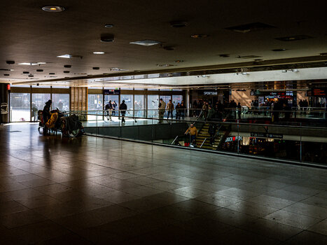 H290325-21.jpg