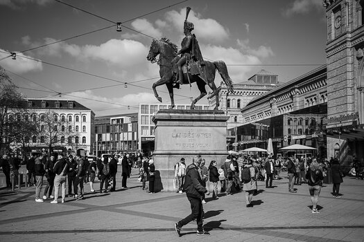 H290325-3.jpg