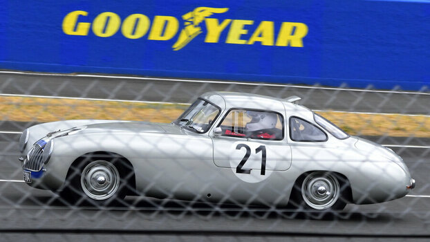 Mercedes-Benz 300SL, #21, Winner Le Mans 1952 (1).JPG