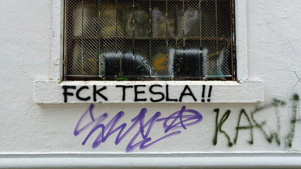 TESLA_Graffiti_2025_DxO.jpg