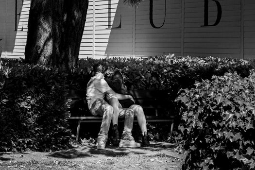_ROB6391-2 street biel zw hecken und himmel.jpg