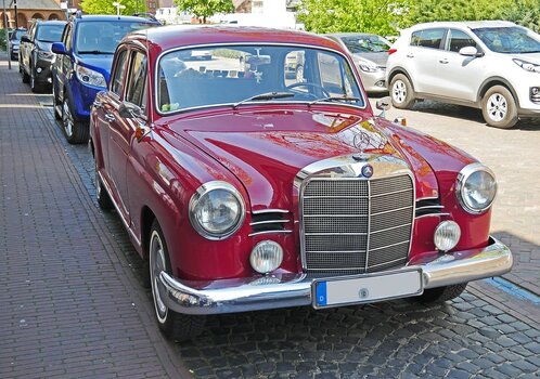 weinroter-mercedes.jpg weinroter-mercedes.jpg