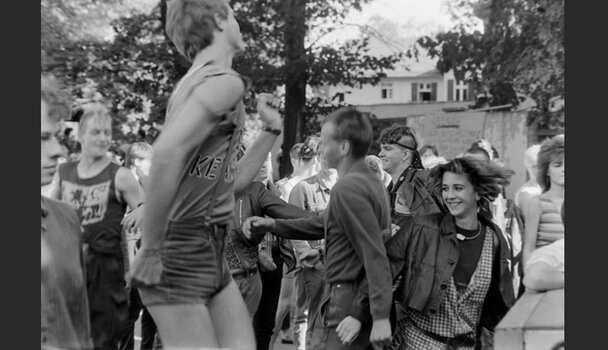 k_Galerie_1_Konzert_im_Lindenpark_1990_Henry_Notroff.jpg