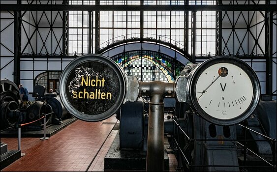 comp_Maschinenhalle - Nicht schalten.jpg
