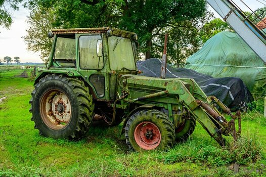 alter Traktor 3.jpg