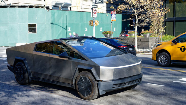TESLA-Cybertruck_Battery-Park_2025_DxO.jpg