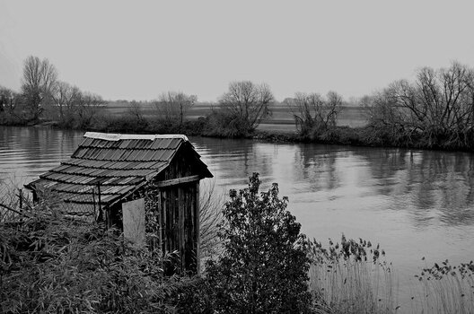 wrud_Hütte am Neckar.jpg