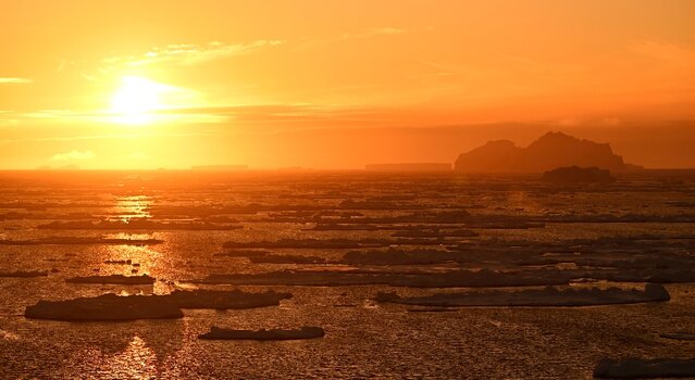 Shack-Ice-Sunset_D780674.JPG
