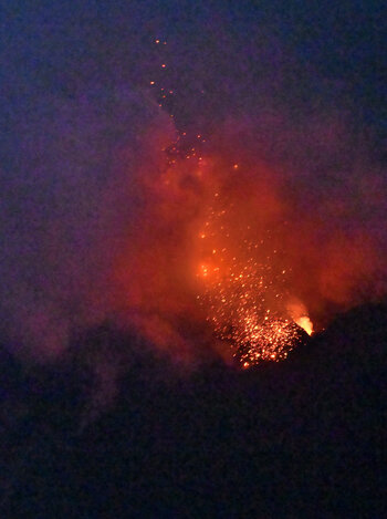 Stromboli_2.JPG Stromboli_2.JPG