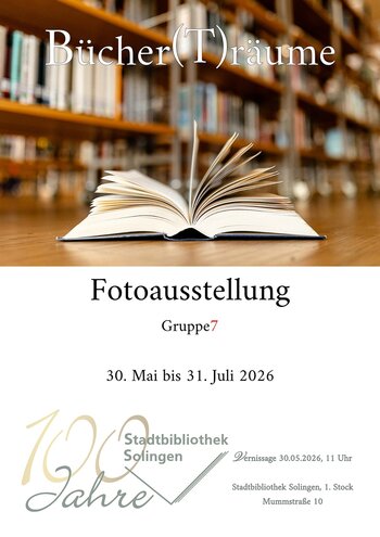 Veranstaltungsplakat zur Fotoausstellung BücherTräume der Gruppe 7 in der Stadtbibliothek Solingen vom 30. Mai bis 31. Juli 2026.