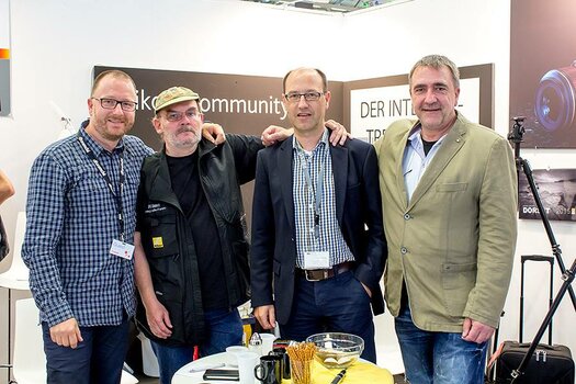 Photokina 2014: Dirk Wächter vom dforum, Klaus Harms von der Nikon Community, Andreas Jürgensen vom Leica-Forum/Systemkamera Forum und Rüdiger Hofner vom DSLR-Forum am Stand der Nikon Community