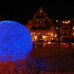 Blaue Kugel neu