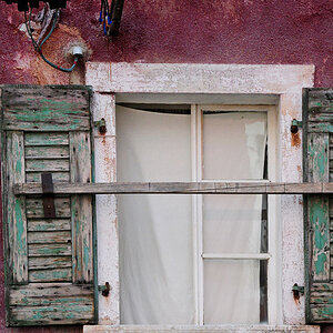 Altes Fenster Izola 1
Starker Kontrast durch Farben und Verwitterung eines Fensters in der slowenischen Hafenstadt Izola.