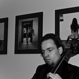 Musik auf einer Vernissage zu einer Ausstellung des 
bekannten Fotografen Klaus Ender