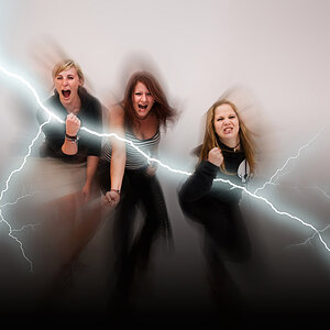 Hard Emotions3
Composition für ein Fotobuch einer Freundin das ich gestaltet habe. An diesem Projekt haben knapp 60 Personen (Erwachsene und Kinder) t