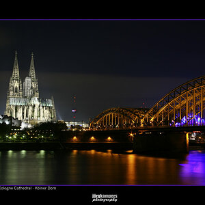 Dom bei Nacht