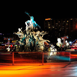 Neptun Brunnen (Weihnachtsmarkt/Eisbahn)