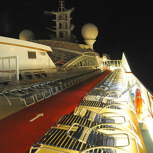 Sonnendeck bei Nacht