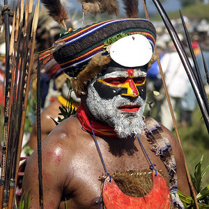 Hochlandkrieger auf dem Mount Hagen Festival