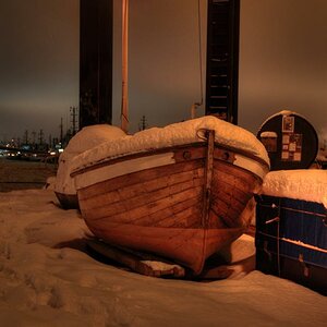 Holzboot auf Kai 2