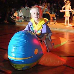 Kinderturn-Show (Affen-stark und Löwen-schlau)