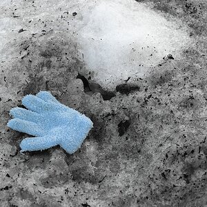 comp2BlauerHandschuh
