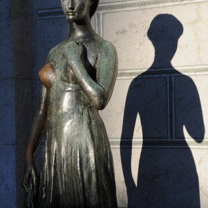 Statue 02