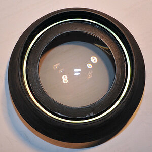 Die originale Frontlinse des Tokina-Fisheyes ist in die große gewölbte neue Front-Streulinse mit 8 cm Durchmesser eingebaut.
