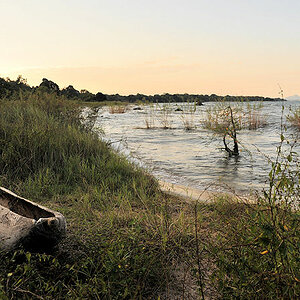 Naturbelassener Strand am Malawisee
(2364)